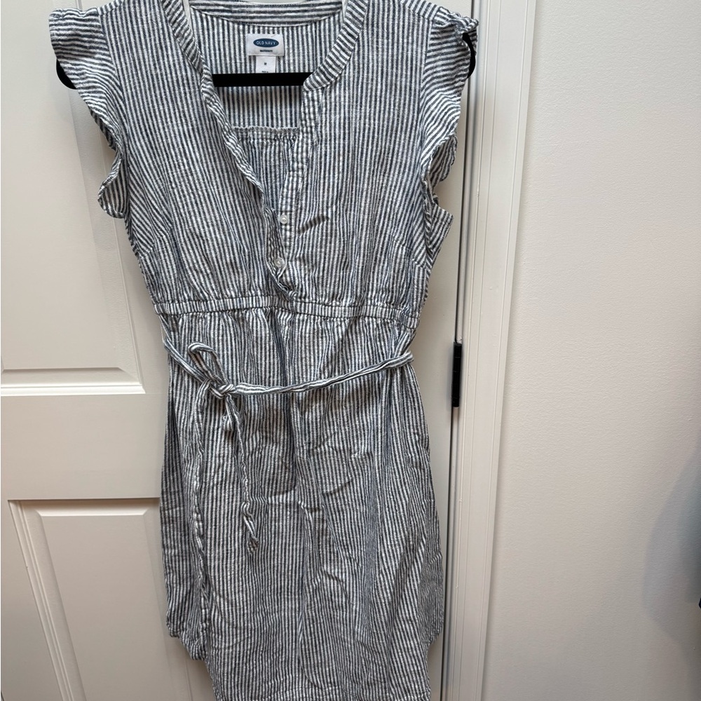 Old Navy Seersucker Maternity Midi Dress